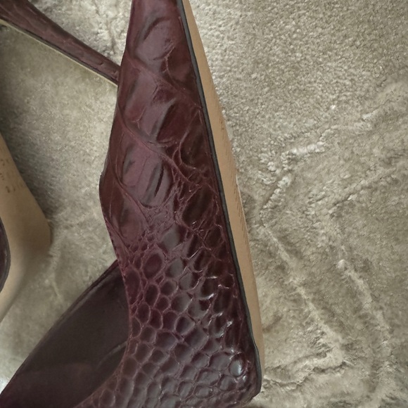 White House Black Market Burgundy Croc Embossed Heels. Brand New , never worn! - Picture 7 of 11